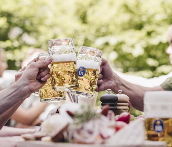 drei Bierkrüge im Hofbräu Jena